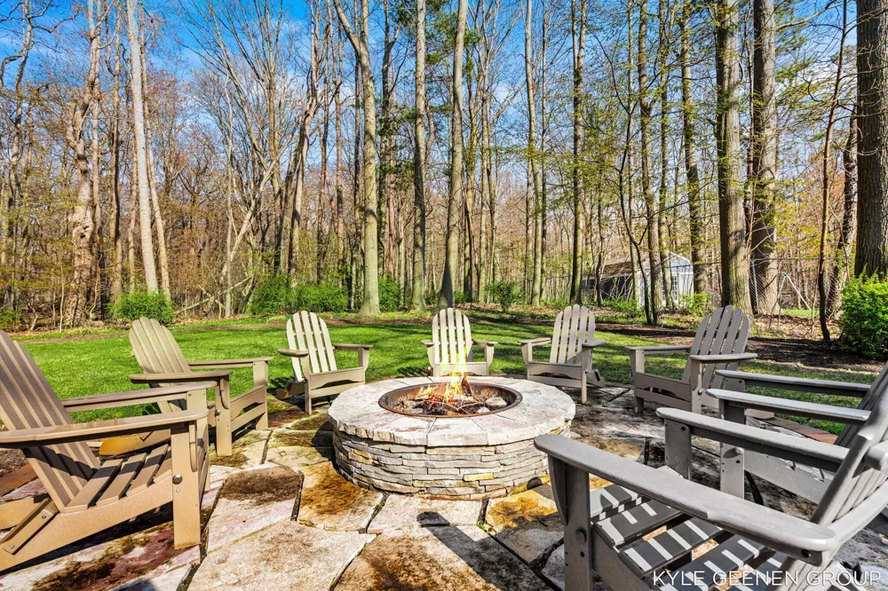 2817 Lakeshore Drive Fennville, MI 49408