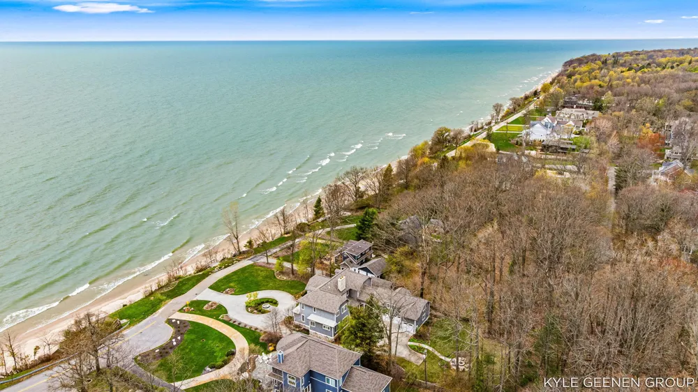 2817 Lakeshore Drive Fennville, MI 49408