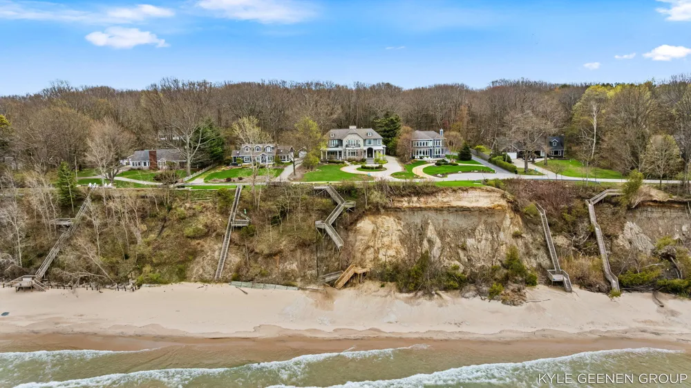 2817 Lakeshore Drive Fennville, MI 49408