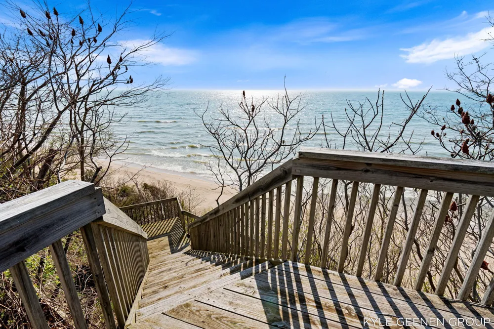 2817 Lakeshore Drive Fennville, MI 49408