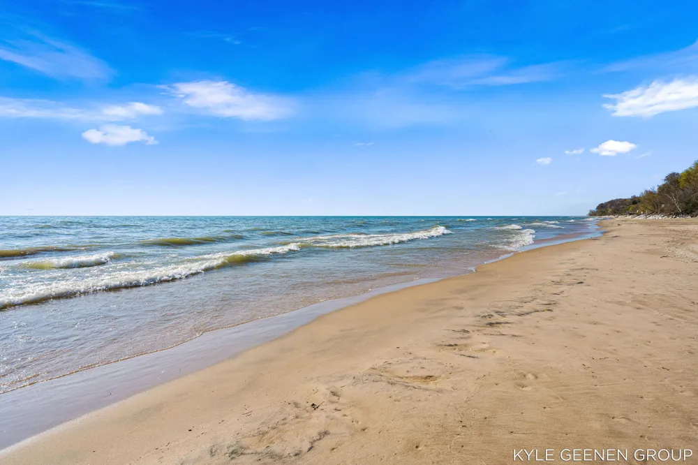 2817 Lakeshore Drive Fennville, MI 49408