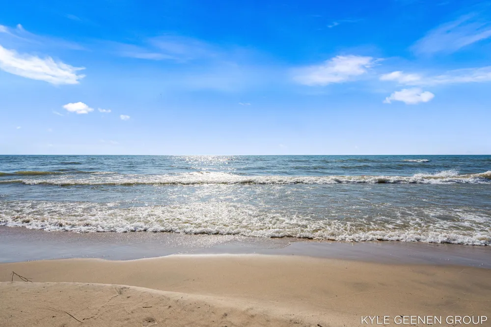2817 Lakeshore Drive Fennville, MI 49408