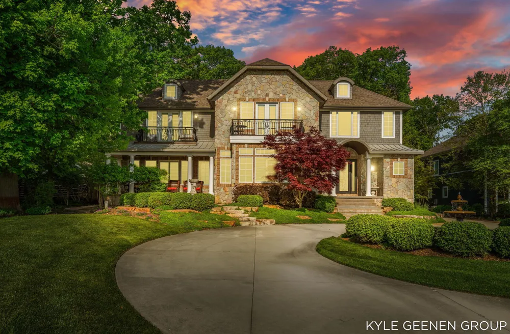 2817 Lakeshore Drive Fennville, MI 49408