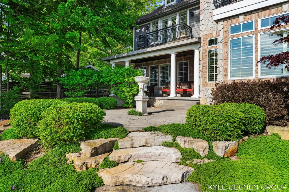 2817 Lakeshore Drive Fennville, MI 49408