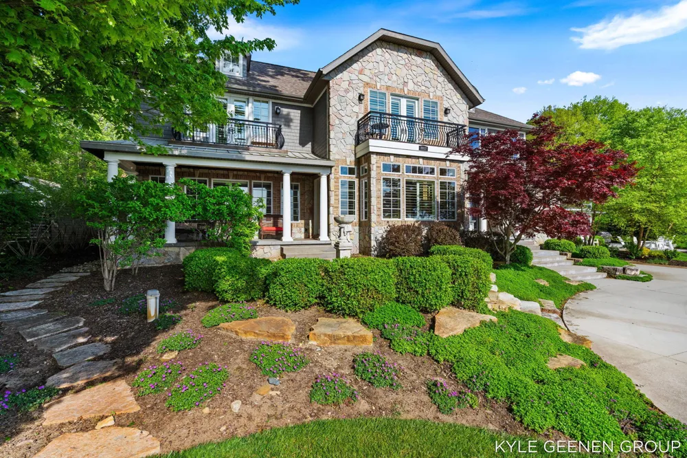 2817 Lakeshore Drive Fennville, MI 49408