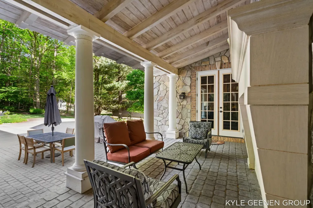 2817 Lakeshore Drive Fennville, MI 49408
