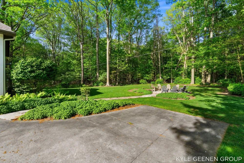 2817 Lakeshore Drive Fennville, MI 49408