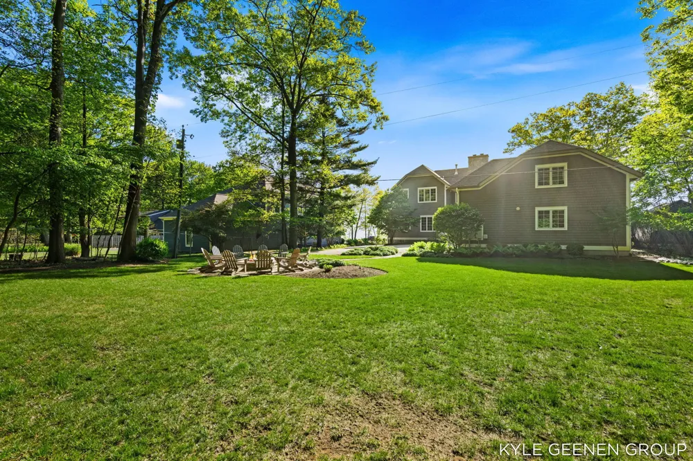 2817 Lakeshore Drive Fennville, MI 49408