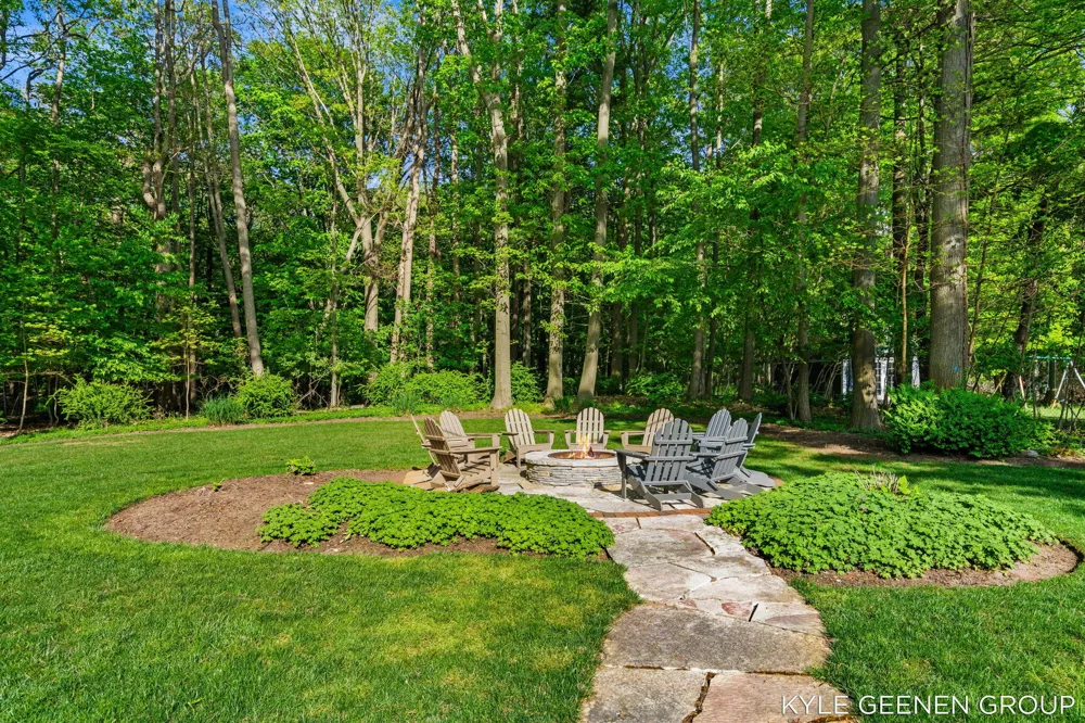 2817 Lakeshore Drive Fennville, MI 49408