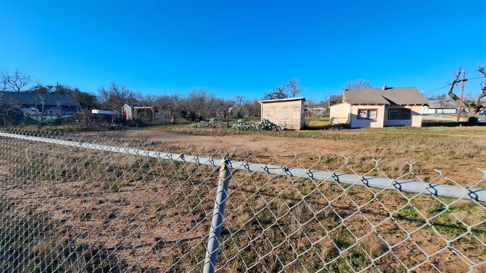 804 S Neches Street Coleman, TX 76834