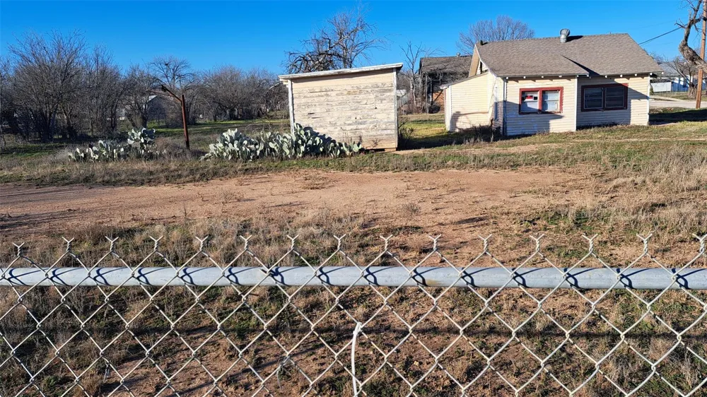 804 S Neches Street Coleman, TX 76834