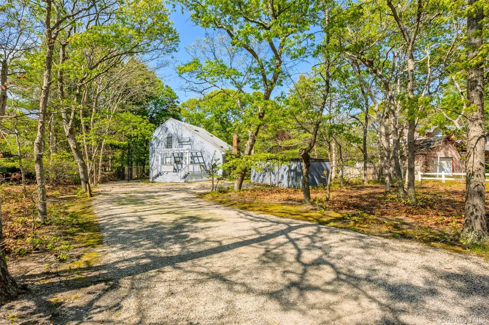 37 Blue Jay Way East Hampton, NY 11937