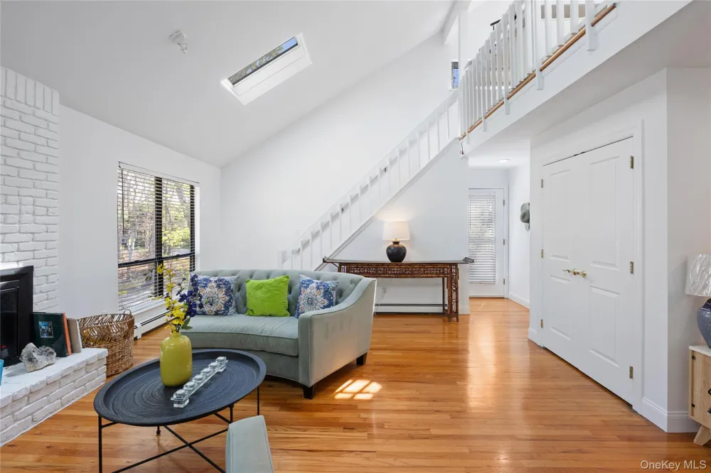 37 Blue Jay Way East Hampton, NY 11937