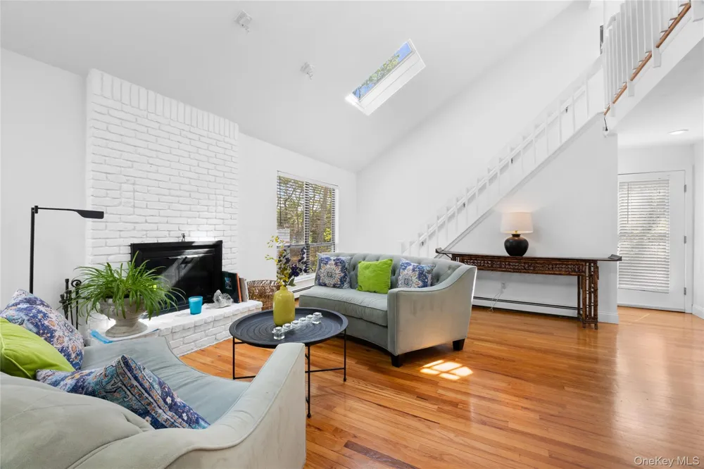 37 Blue Jay Way East Hampton, NY 11937