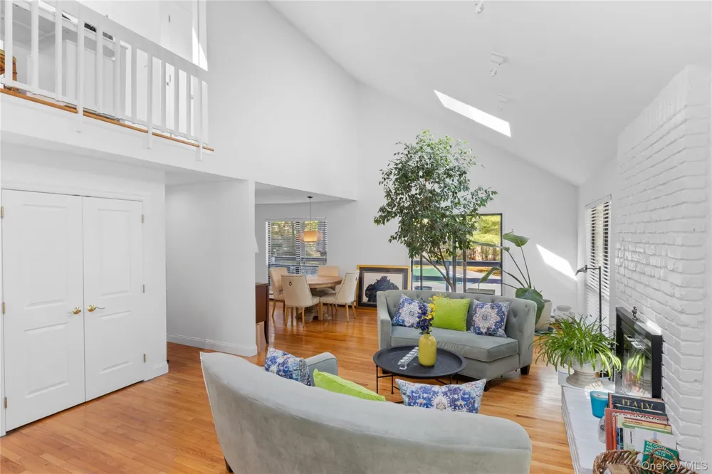 37 Blue Jay Way East Hampton, NY 11937