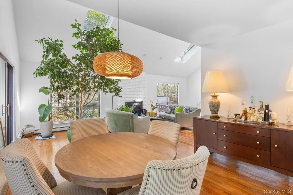 37 Blue Jay Way East Hampton, NY 11937