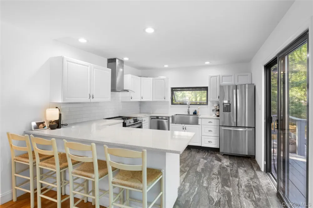 37 Blue Jay Way East Hampton, NY 11937