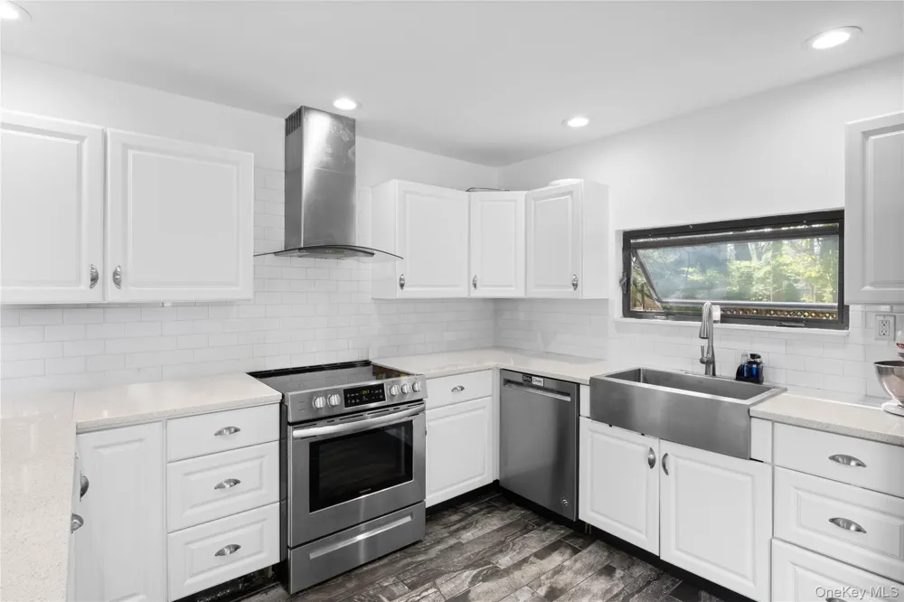 37 Blue Jay Way East Hampton, NY 11937