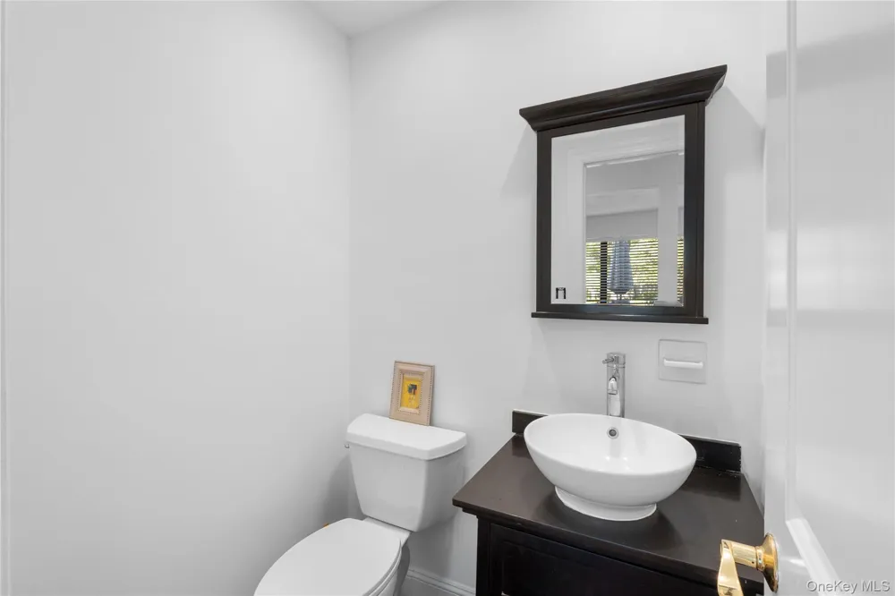 37 Blue Jay Way East Hampton, NY 11937
