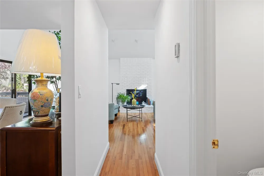 37 Blue Jay Way East Hampton, NY 11937