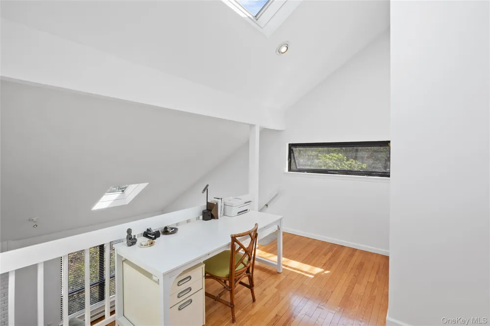 37 Blue Jay Way East Hampton, NY 11937