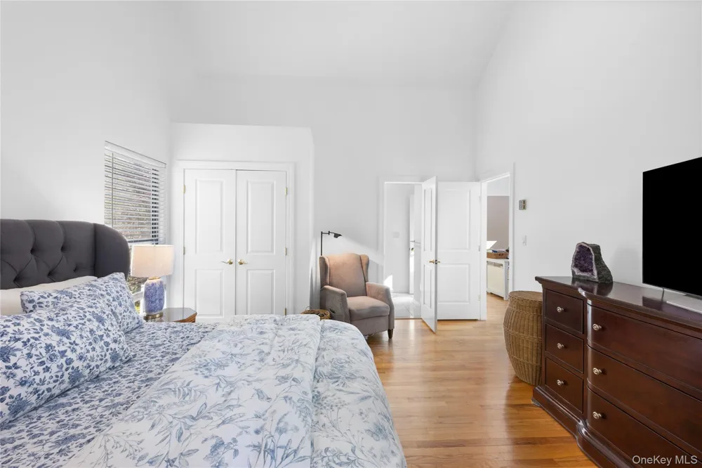 37 Blue Jay Way East Hampton, NY 11937