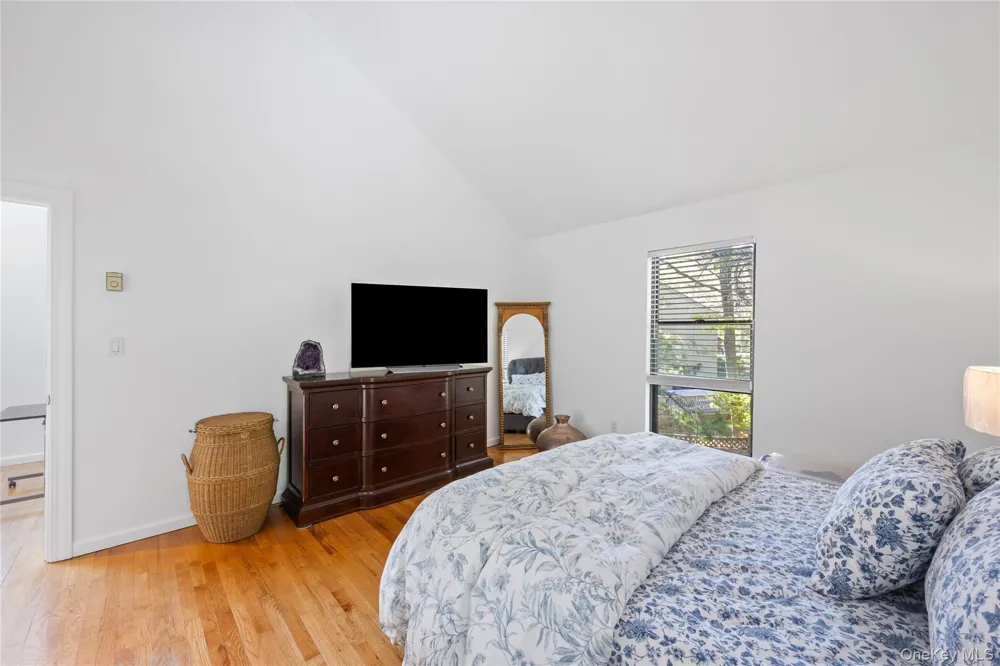 37 Blue Jay Way East Hampton, NY 11937