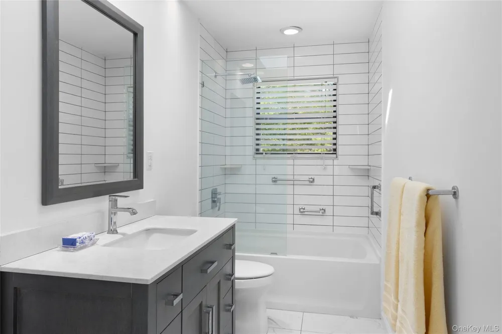 37 Blue Jay Way East Hampton, NY 11937