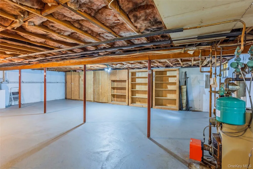 37 Blue Jay Way East Hampton, NY 11937