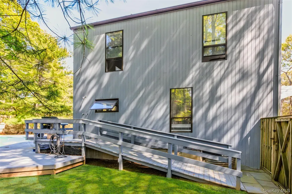 37 Blue Jay Way East Hampton, NY 11937