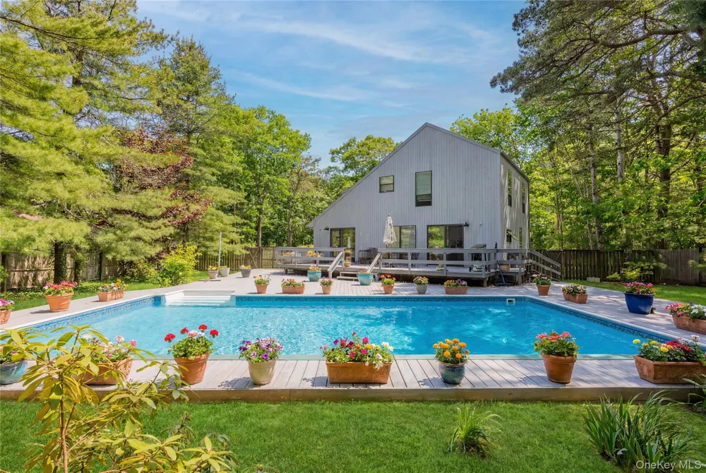 37 Blue Jay Way East Hampton, NY 11937
