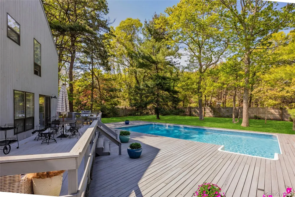 37 Blue Jay Way East Hampton, NY 11937
