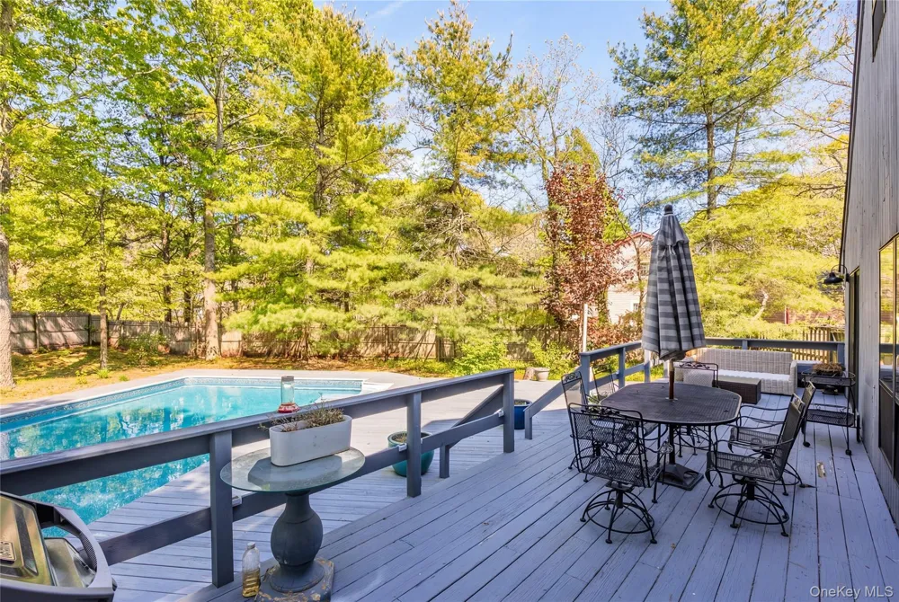 37 Blue Jay Way East Hampton, NY 11937