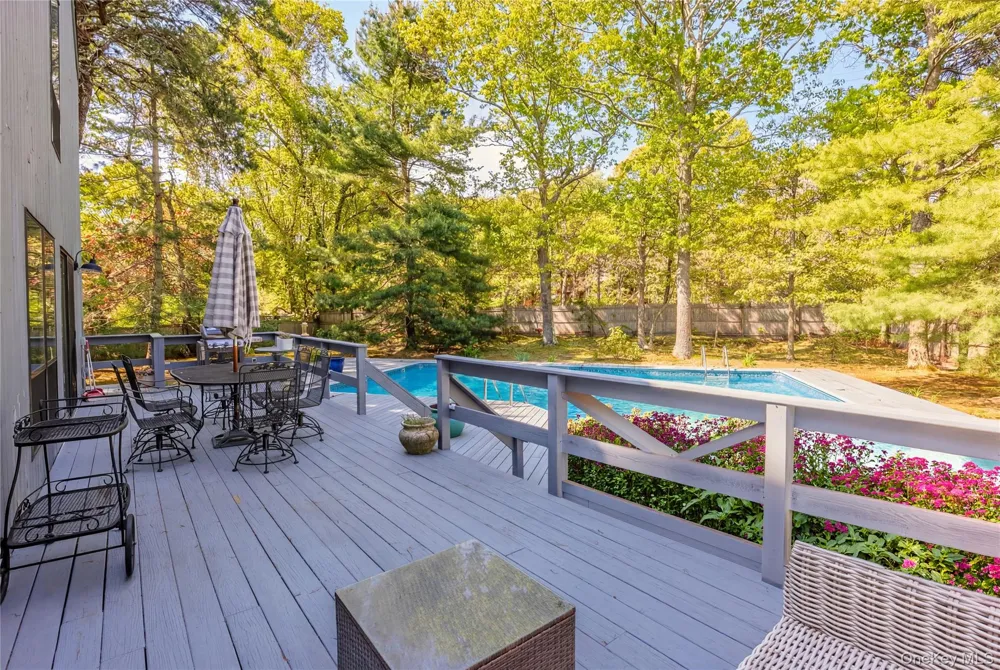 37 Blue Jay Way East Hampton, NY 11937
