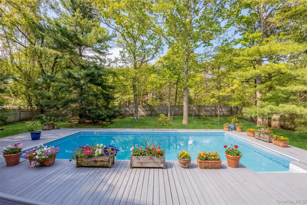 37 Blue Jay Way East Hampton, NY 11937