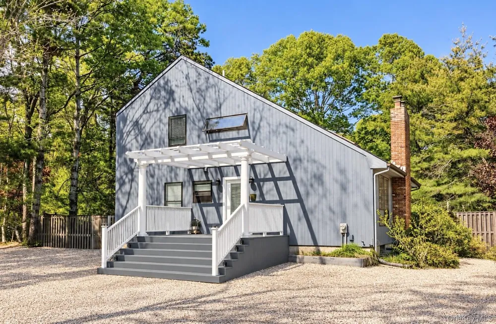 37 Blue Jay Way East Hampton, NY 11937
