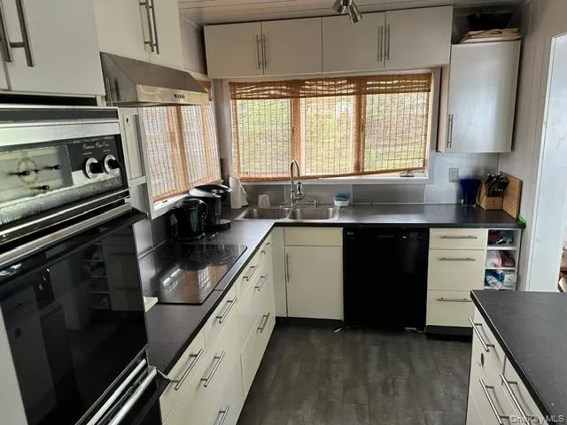 71 Bayview Walk Cherry Grove, NY 11782