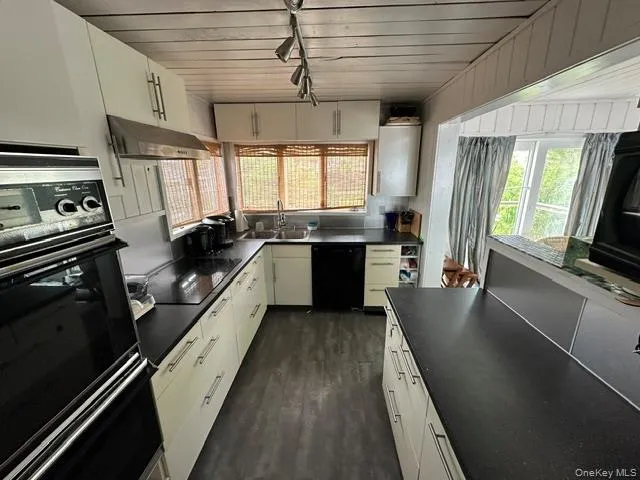 71 Bayview Walk Cherry Grove, NY 11782