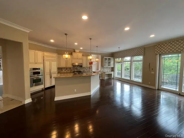 46 Holiday Pond Road Jericho, NY 11753