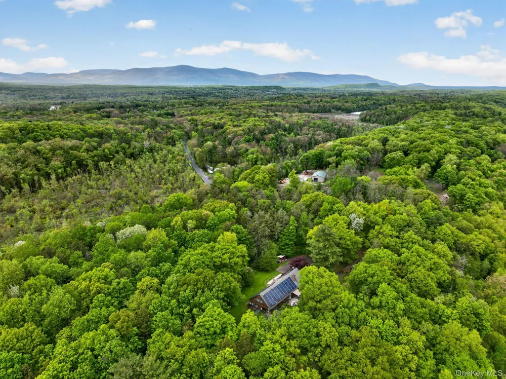 101 Tuytenbridge Road Lake Katrine, NY 12449