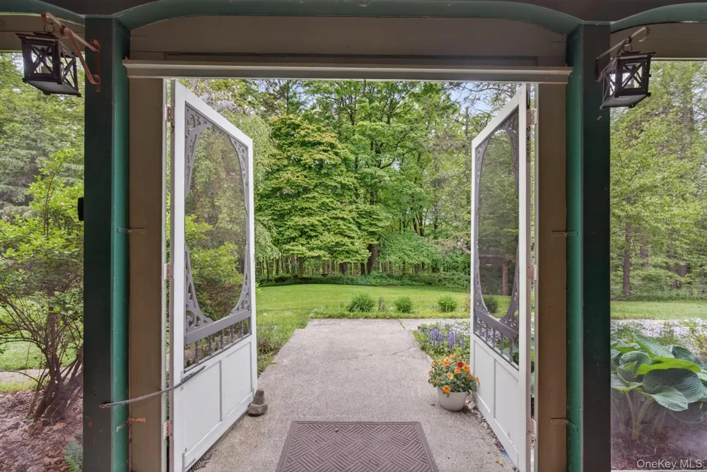 101 Tuytenbridge Road Lake Katrine, NY 12449