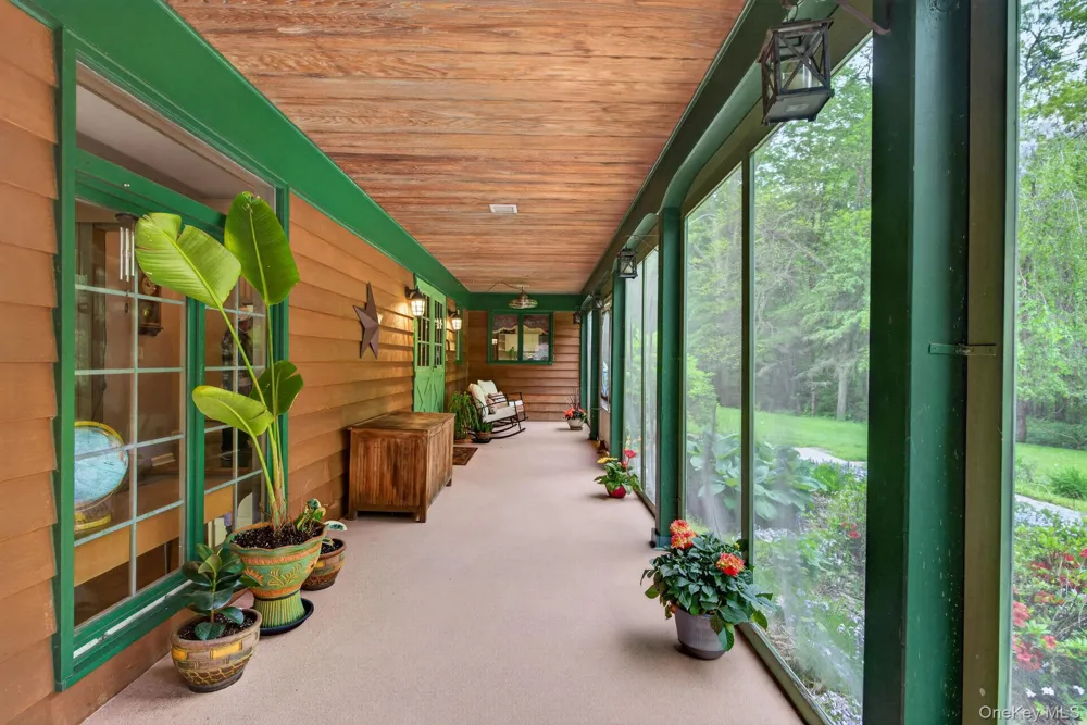 101 Tuytenbridge Road Lake Katrine, NY 12449