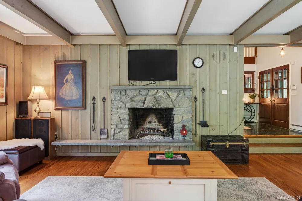 101 Tuytenbridge Road Lake Katrine, NY 12449