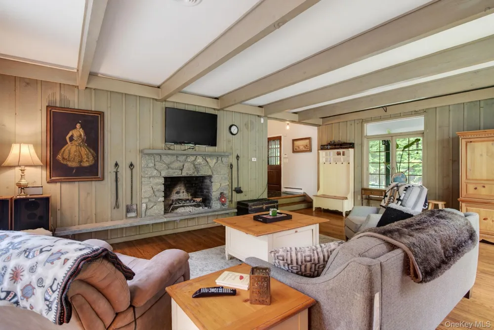 101 Tuytenbridge Road Lake Katrine, NY 12449