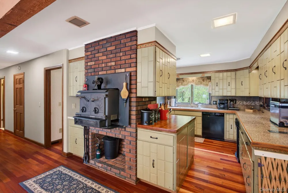 101 Tuytenbridge Road Lake Katrine, NY 12449