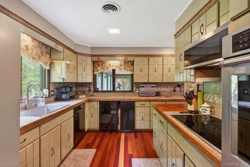 101 Tuytenbridge Road Lake Katrine, NY 12449
