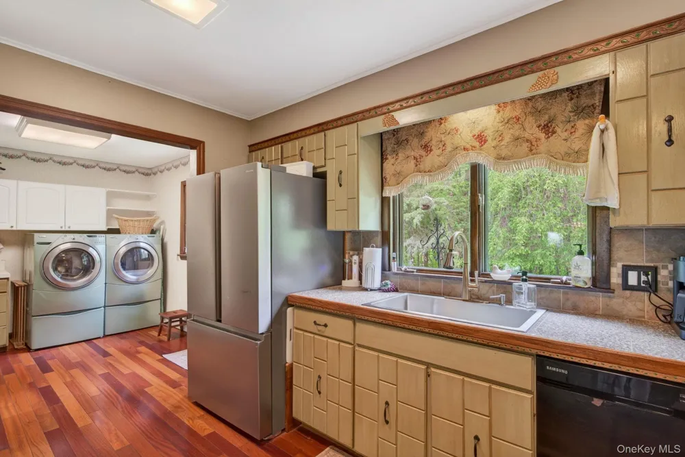 101 Tuytenbridge Road Lake Katrine, NY 12449