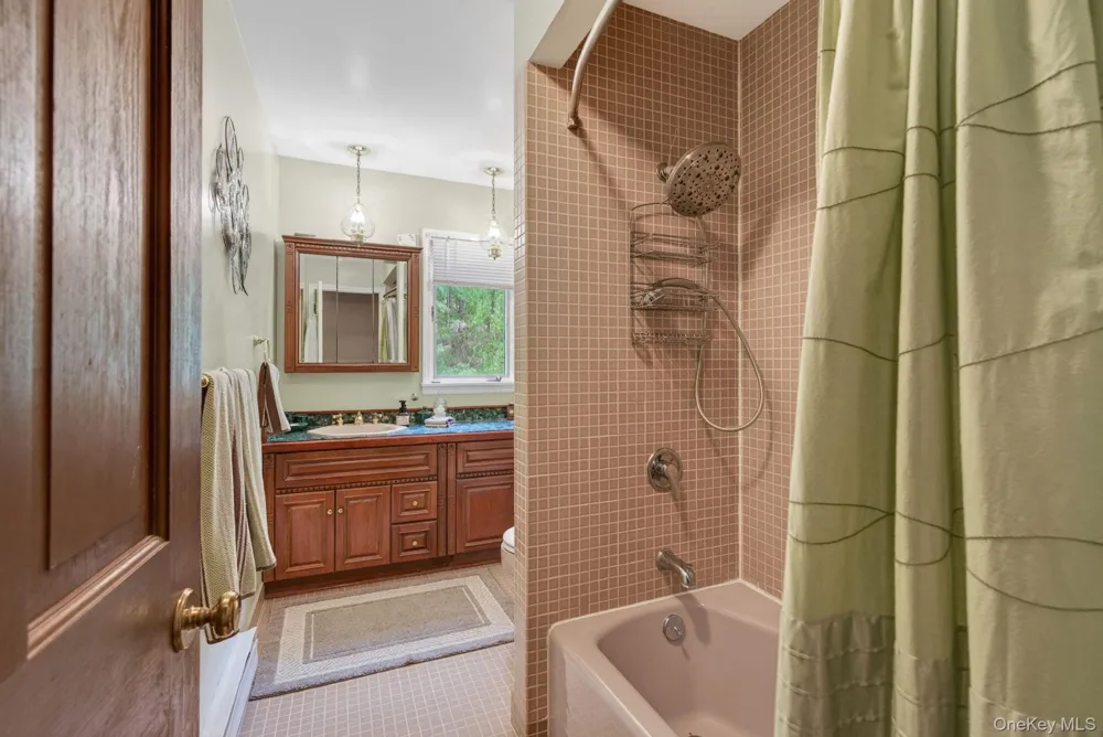 101 Tuytenbridge Road Lake Katrine, NY 12449