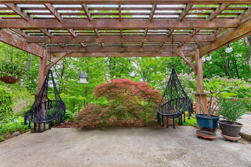 101 Tuytenbridge Road Lake Katrine, NY 12449