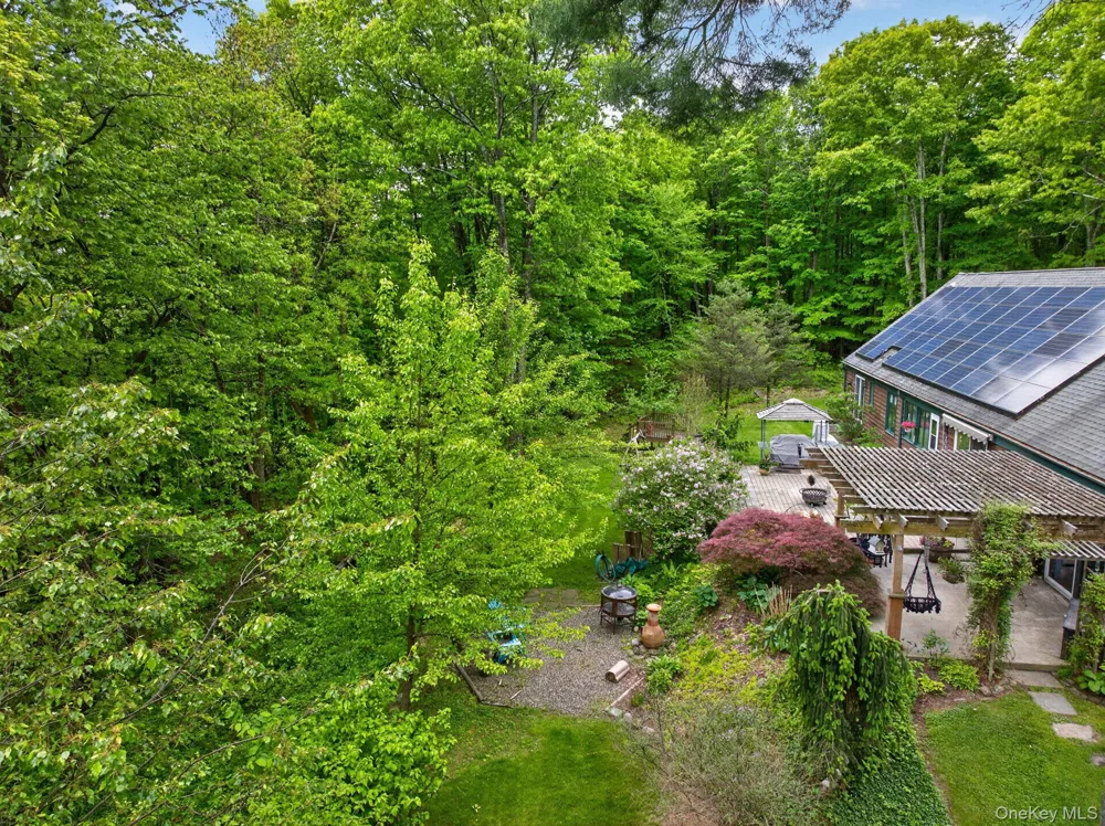 101 Tuytenbridge Road Lake Katrine, NY 12449